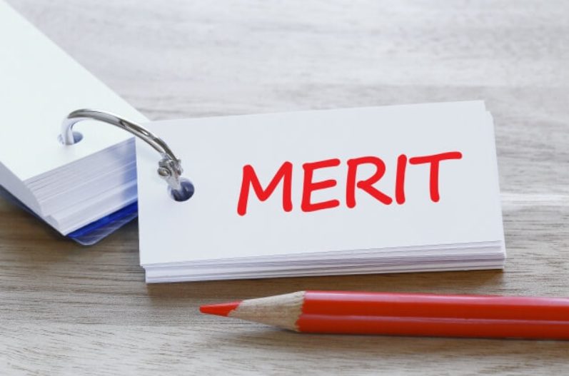 meritと書かれた単語帳