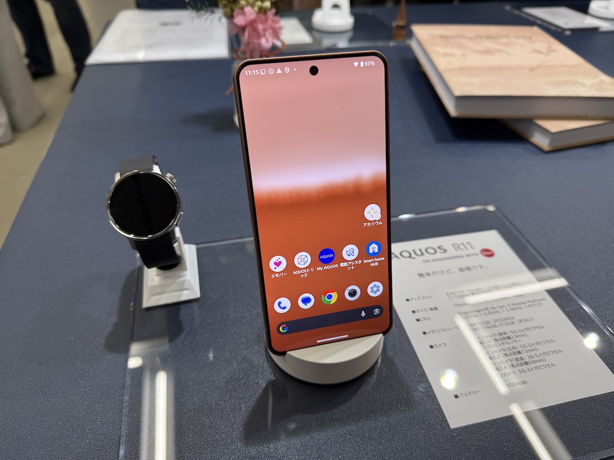 AQUOS R11