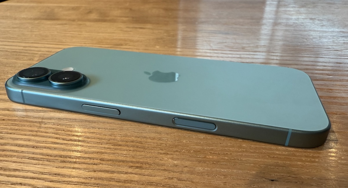 iPhone16