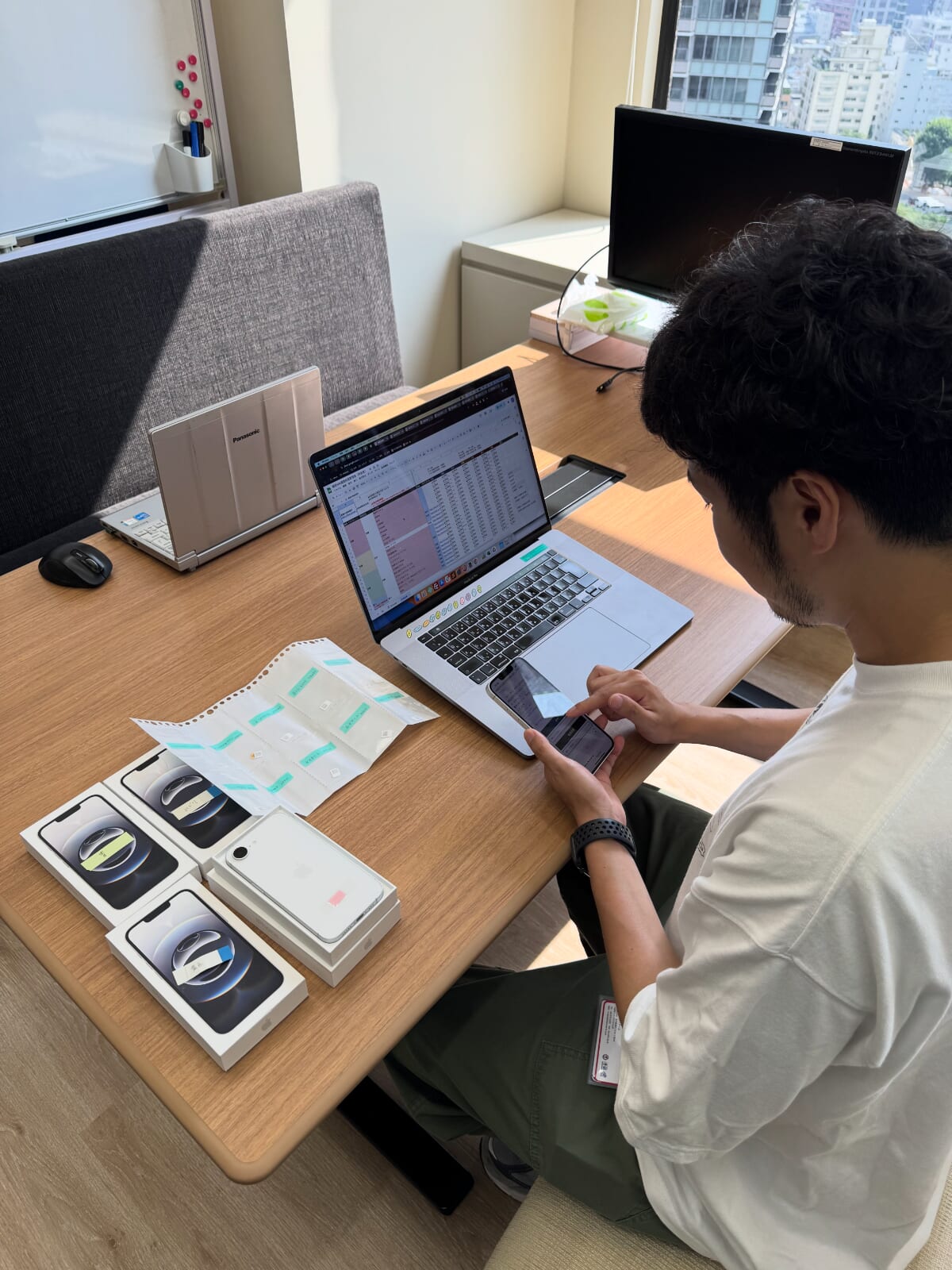 当サイトの事実確認と情報の鮮度チェックの様子